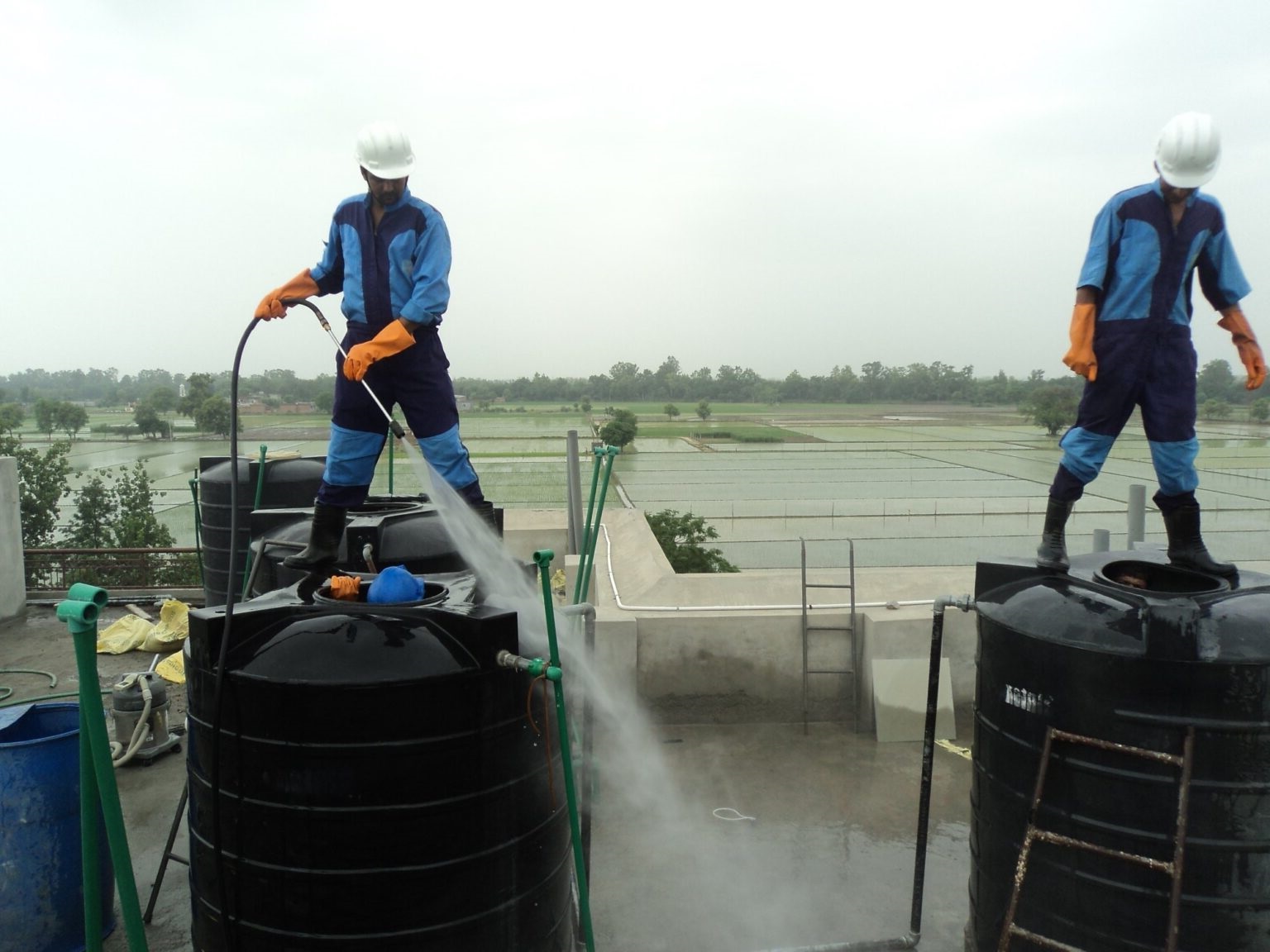 تقنيات شركة تنظيف خزانات دبي